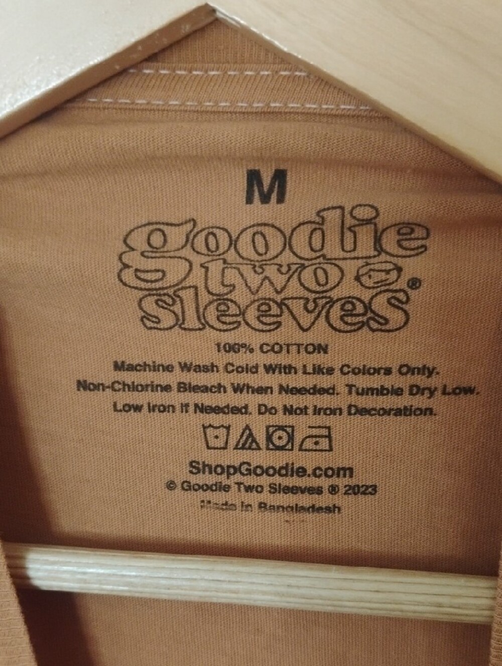 Goodie Two Sleeves Rust Orange Graphic Tee - Medium - Picture 2 of 5